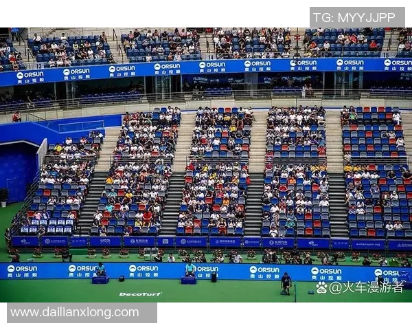 国足与香港比赛中的争议判罚引发热议球迷对裁判决定感到不满